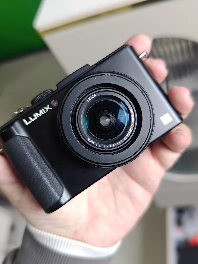 Panasonic LUMIX DMC LX7 Digital 10.1MP 3.8x Optical Zoom Digital Camera English