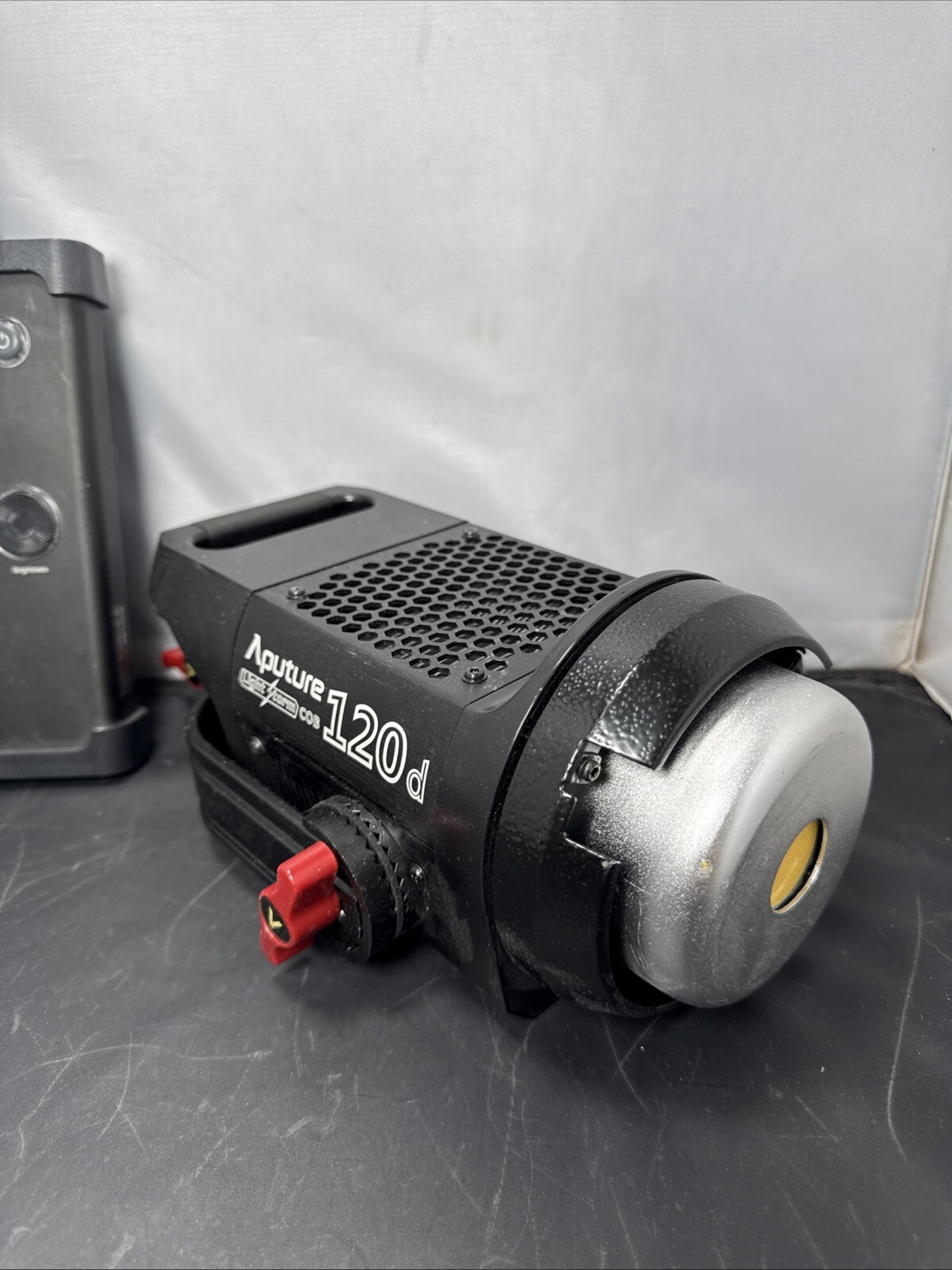Aputure LS C120d II Light Storm COB 2.4Ghz Daylight Kit