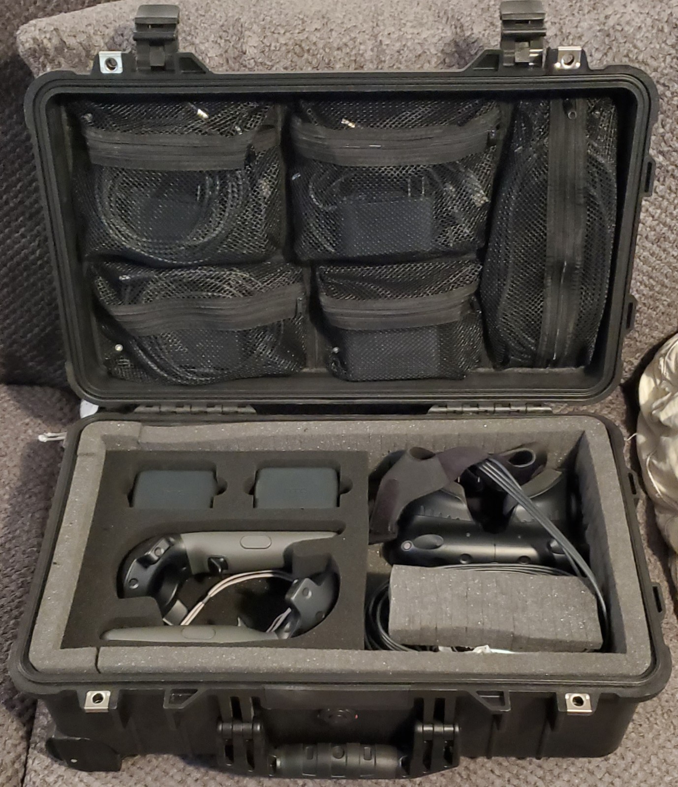 HTC Vive VR Headset Complete Set + Custom Pelican 1510 Case (Easily Portable)