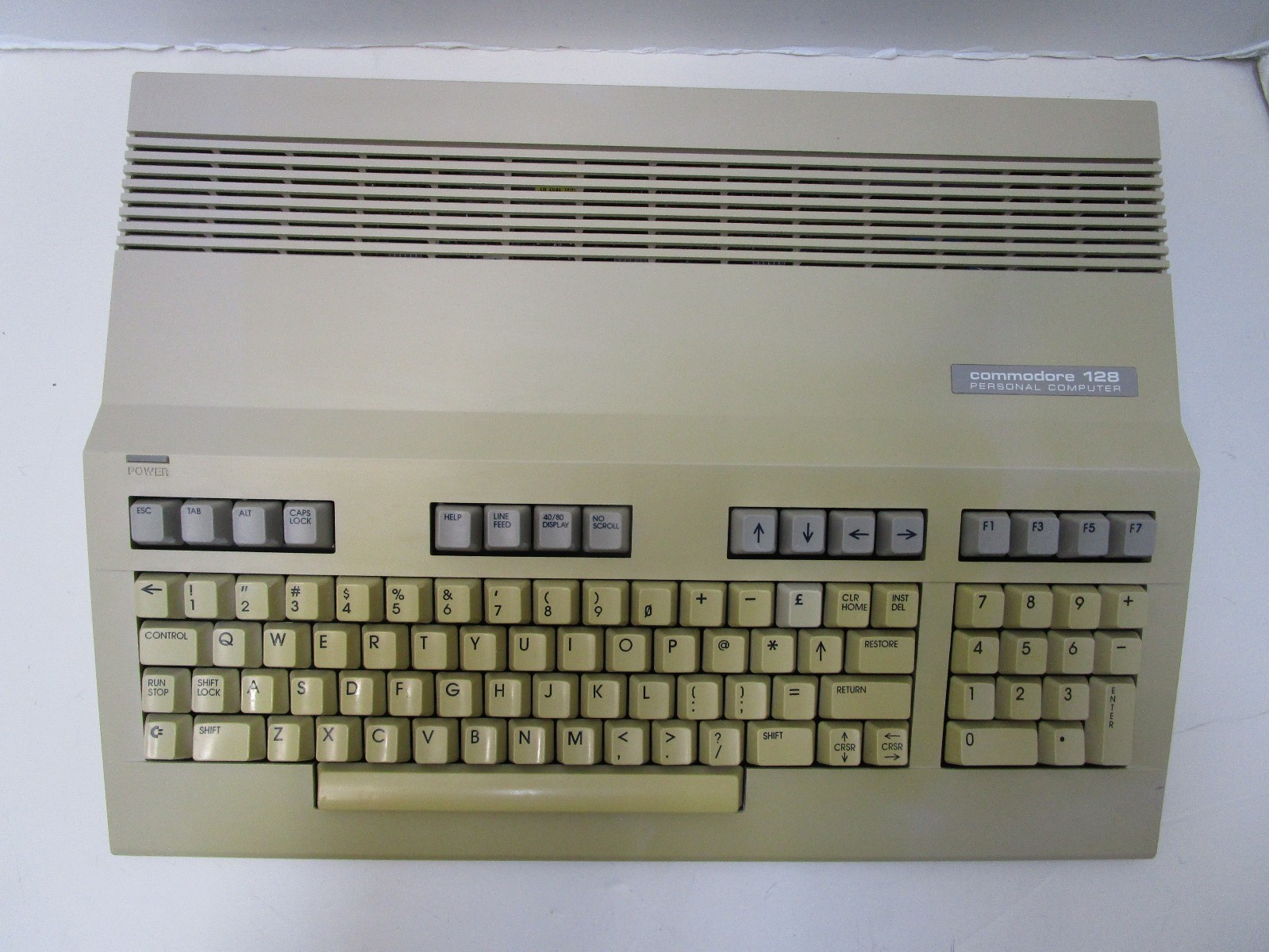 COMMODORE 128 COMPUTER REV7 310381 HEAT SINKS TESTED AND WORKING LOT #X1 💻