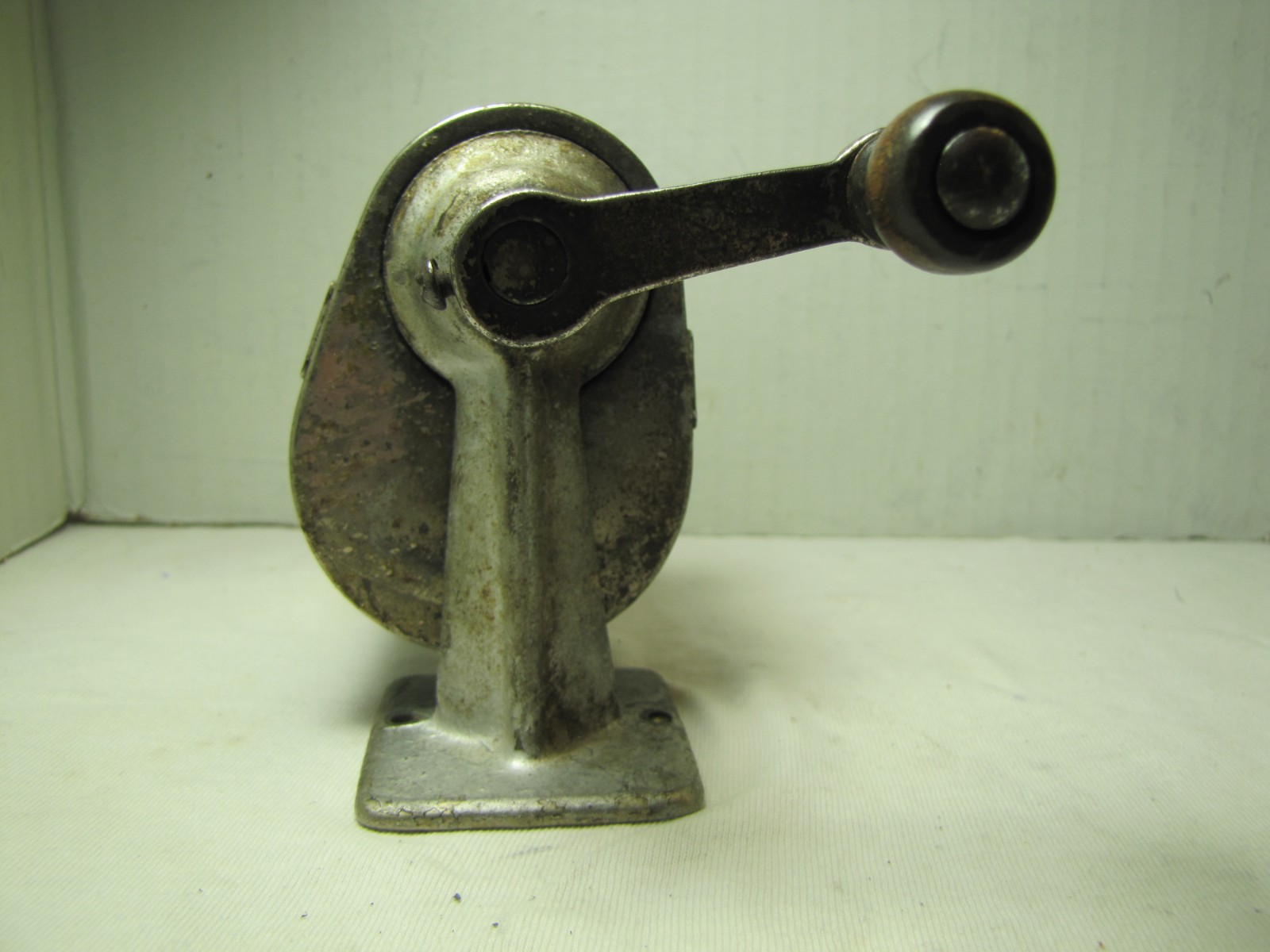 Vintage UNBRANDED Automatic Pencil Sharpener USED