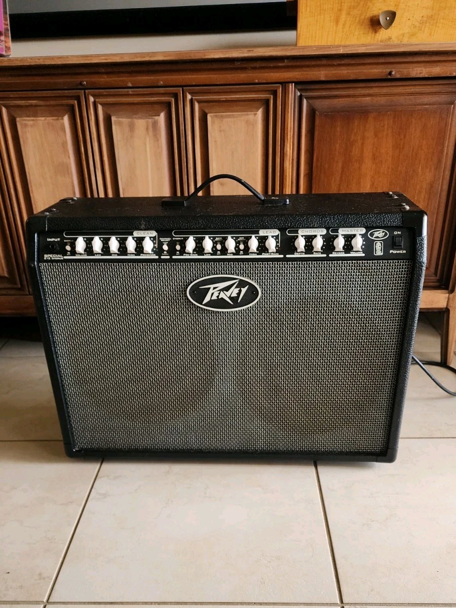Peavey SPECIAL 212 CHORUS Amp 200w Amplifier with Dual Blue Marvel Speakers