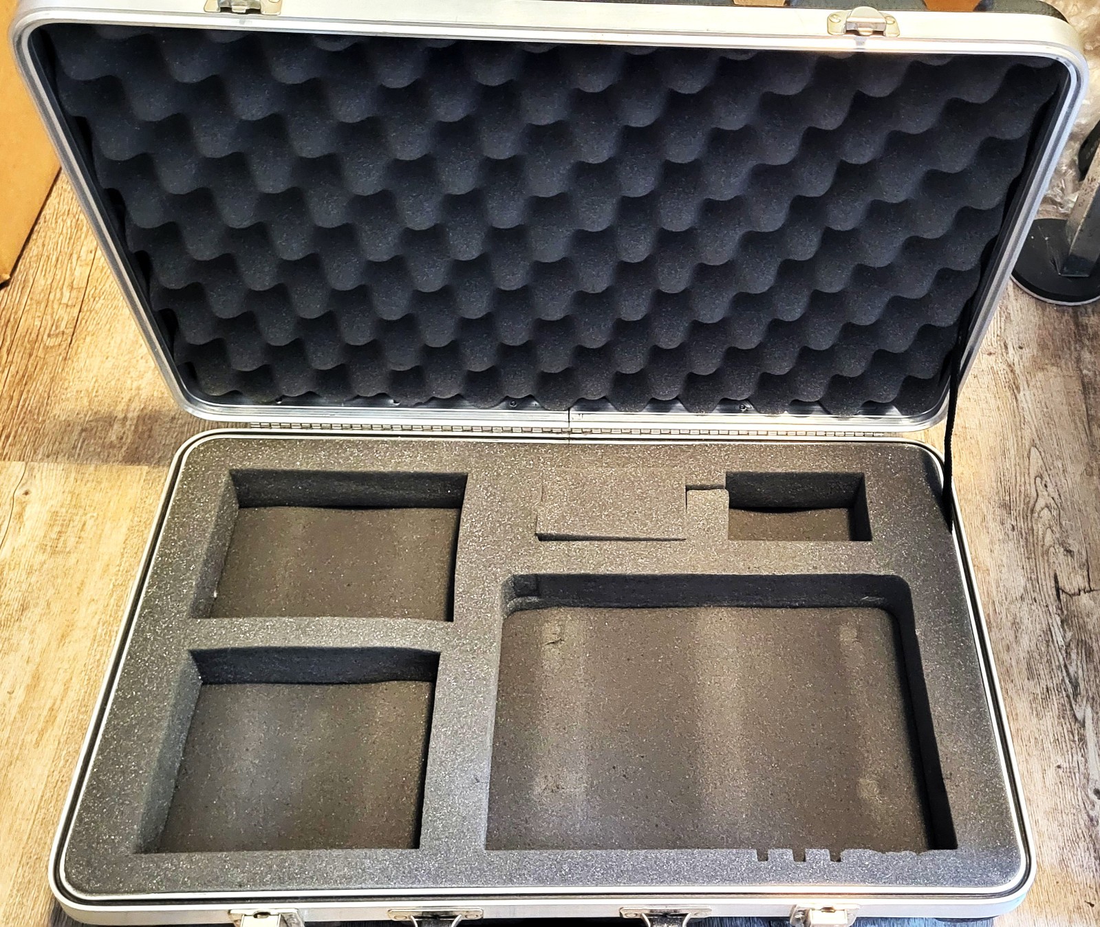 Marantz CA200 Hard Case 20" x 11" x 4" SKB style
