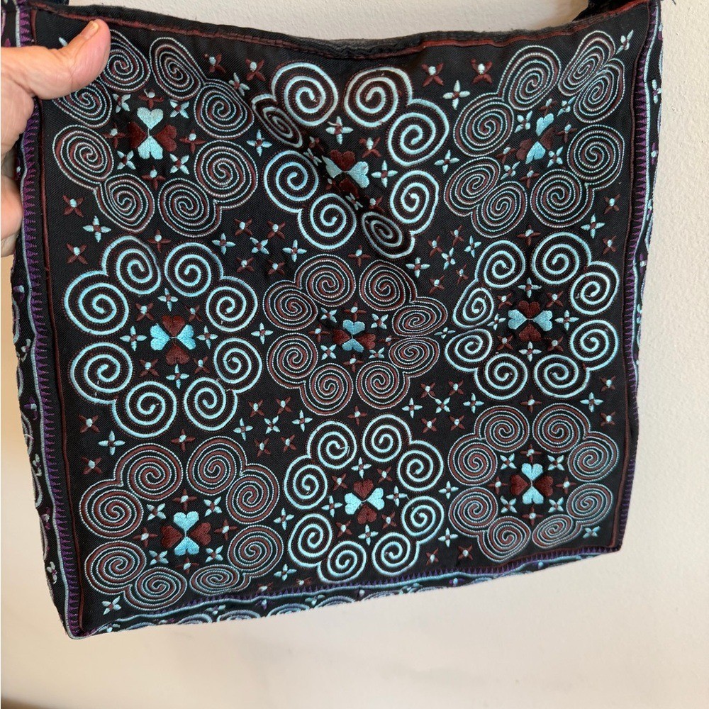 Elegant Black and Gray Patterned Shoulder Bag