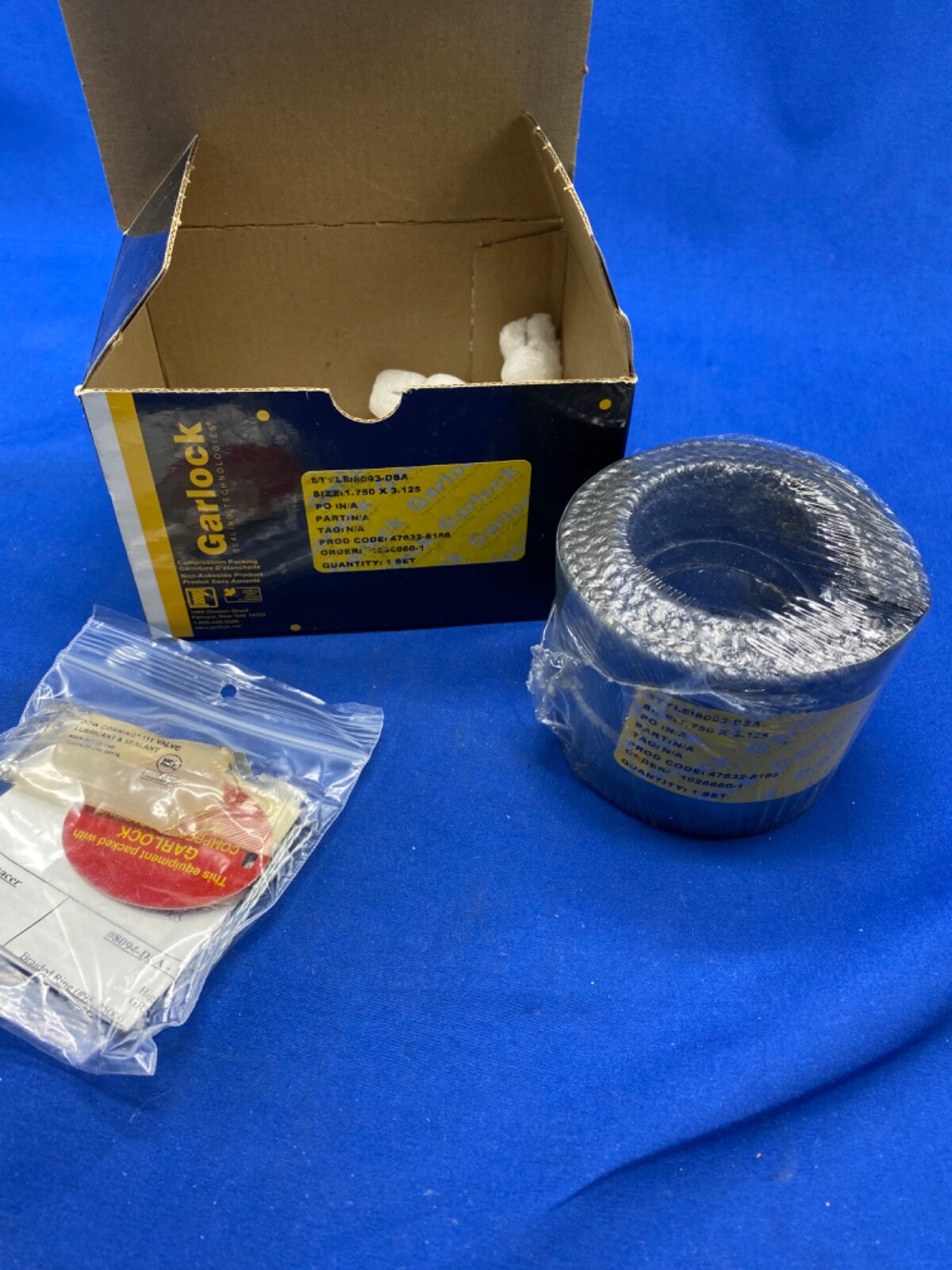 Garlock seal style: 8093-D8A, size 1.750” x 3.125”, 1 set