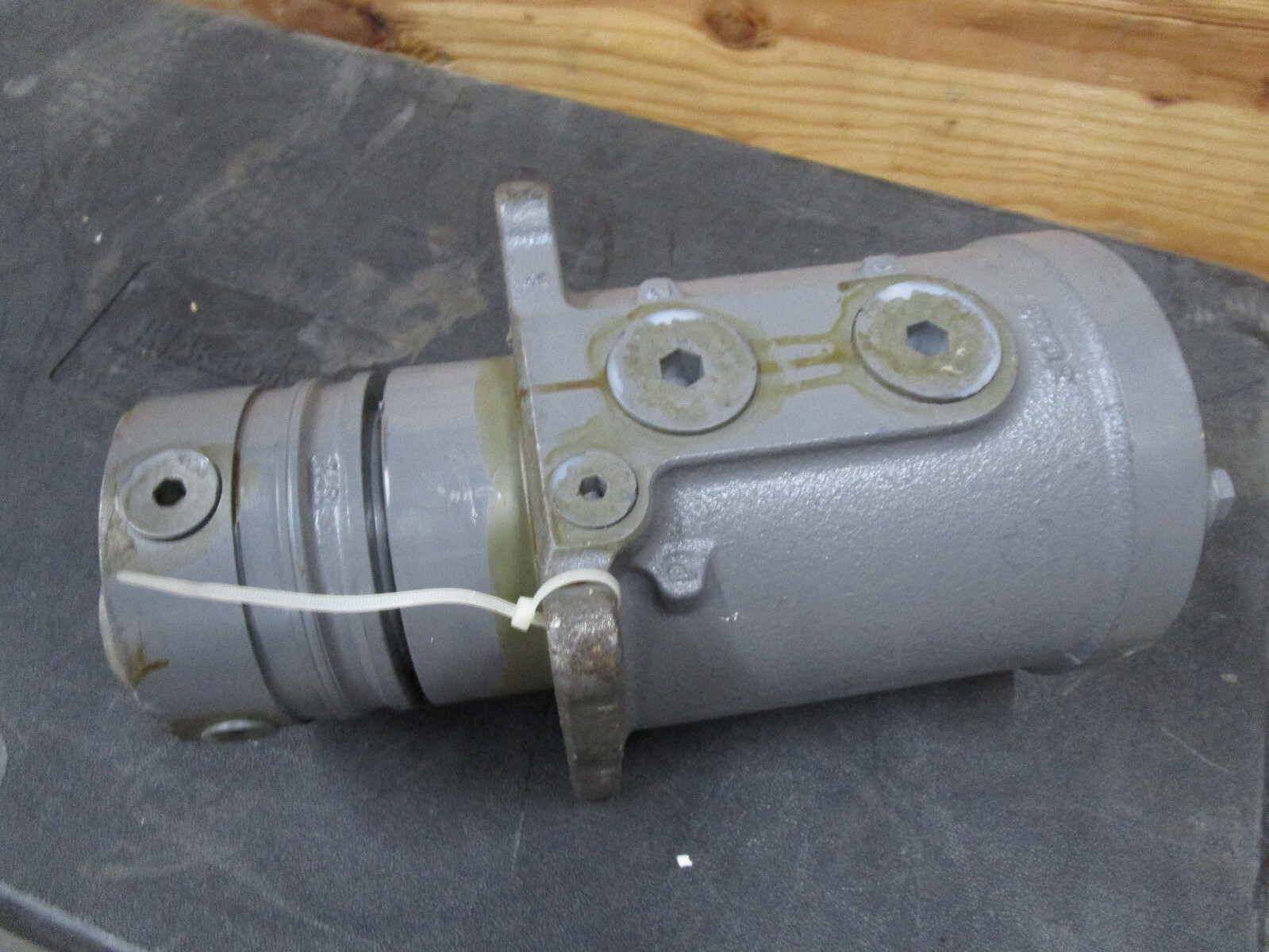 New Genuine Hitachi HCJ100C 601 hydraulic rotator for excavator