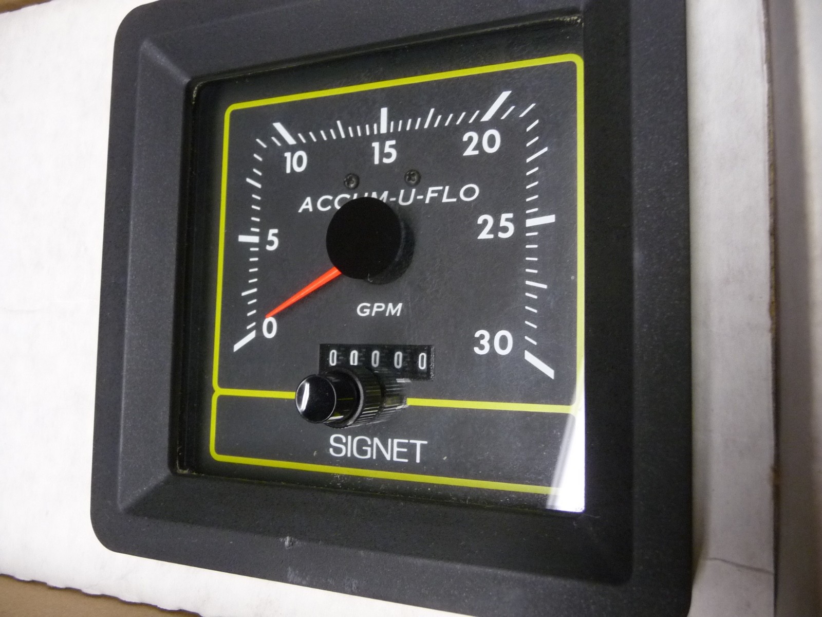 Georg Fischer Signet  MK575R Accum-U-Flo Liquid Flow Totalizer and Meter, New