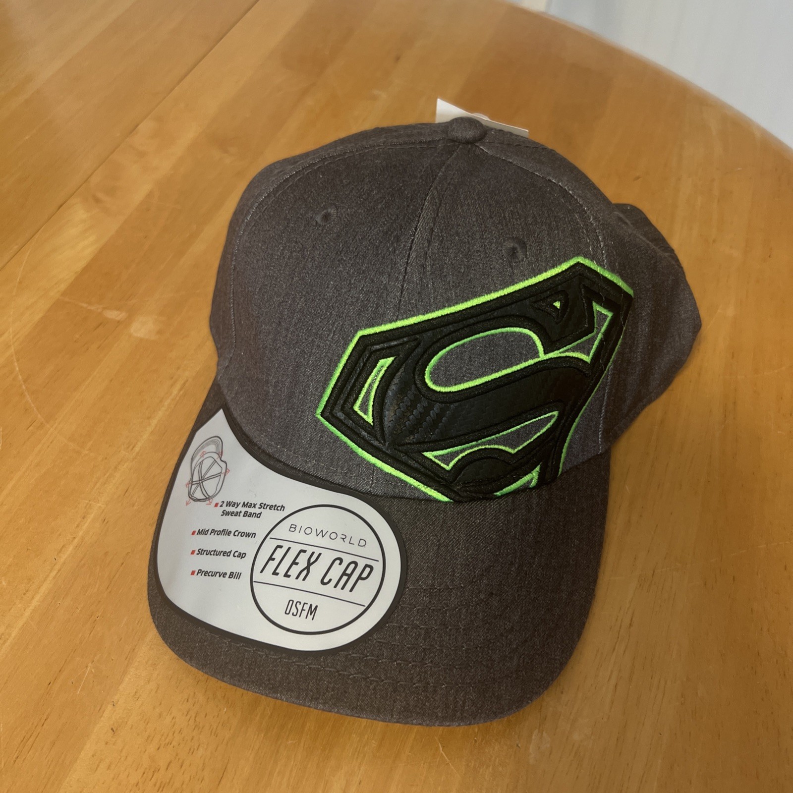TC4- Bioworld Flex cap Superman Hat