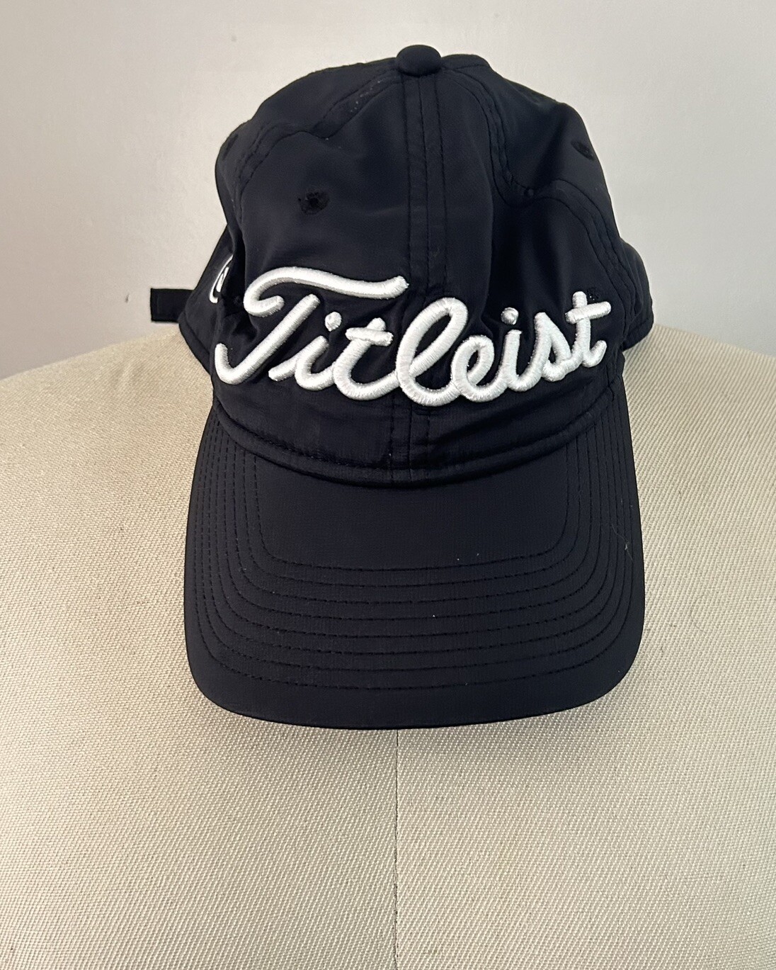Titleist Hat Black Golf Cap Strap Back One Size Golfing