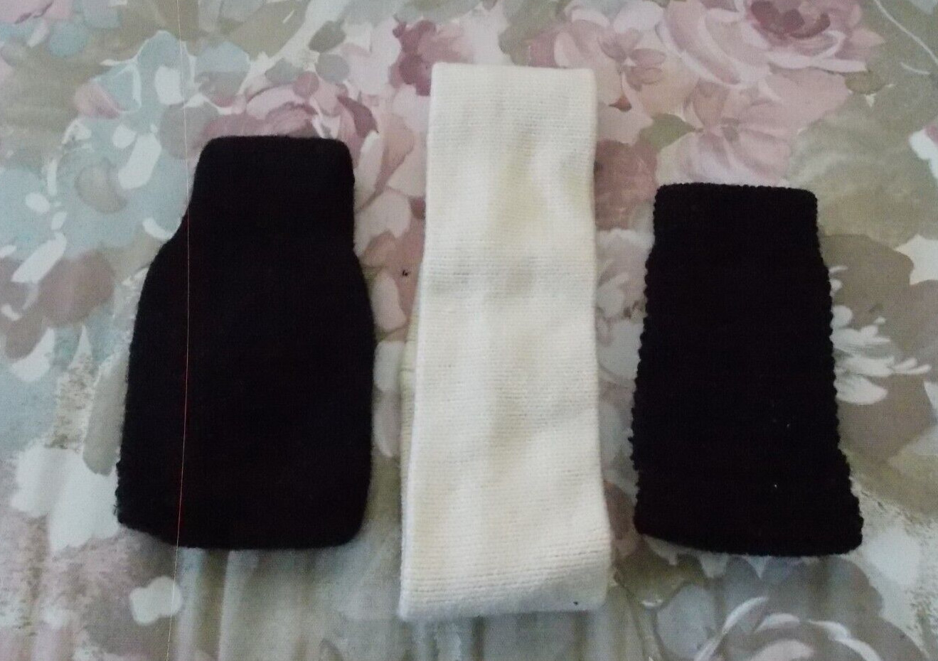 WOMENS HEAVY SKI HEAD BANDS  LOT OF 3