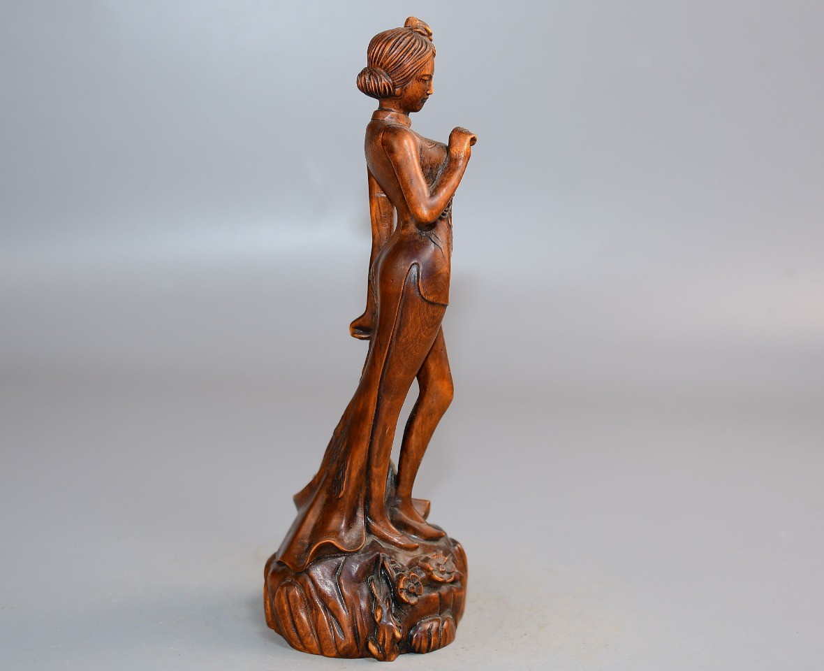 Exquisite Boxwood Phoenix Beauty Ornament