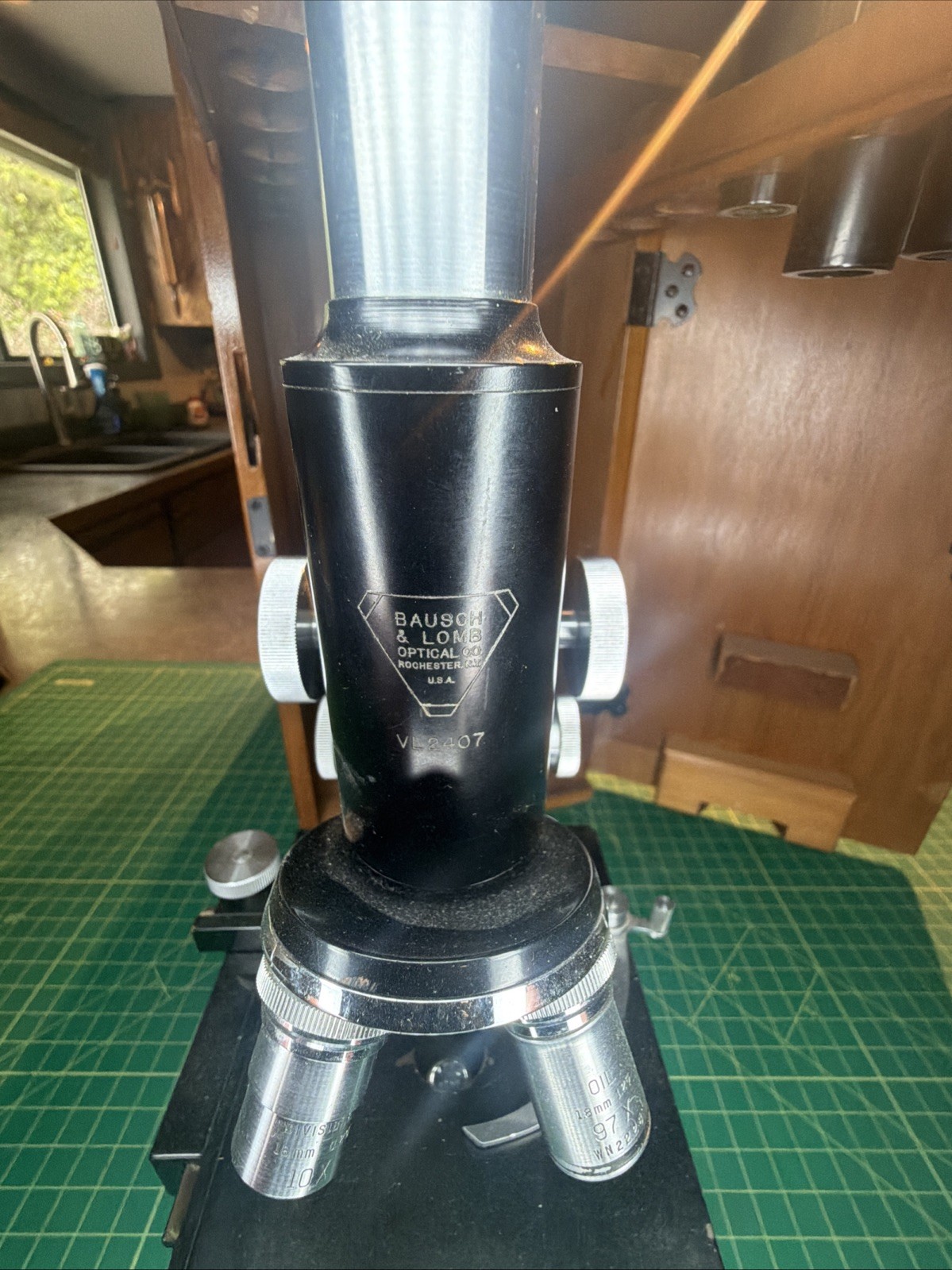 1940'S BAUSCH & LOMB MICROSCOPE W/CASE AND EXTRA OBJECTIVES