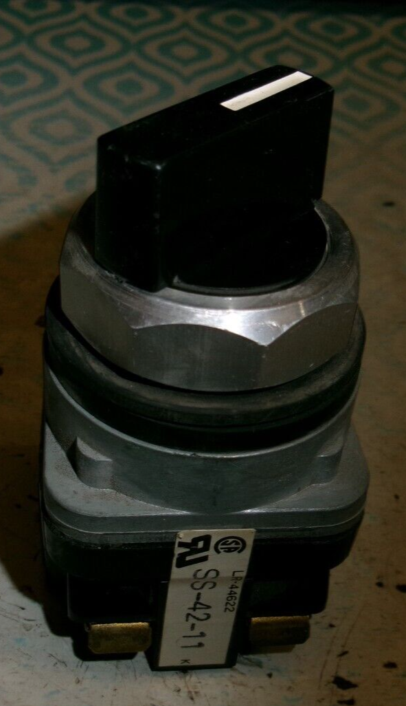 TEC SS-42-11 SELECTOR SWITCH 600VAC 250VDC (DR2E1)