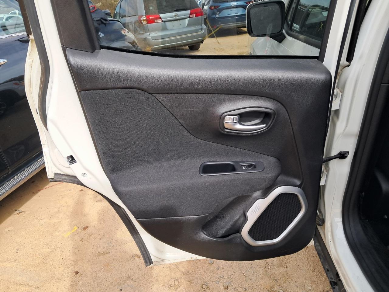 RENEGADE 2019 Glove Box 4884406
