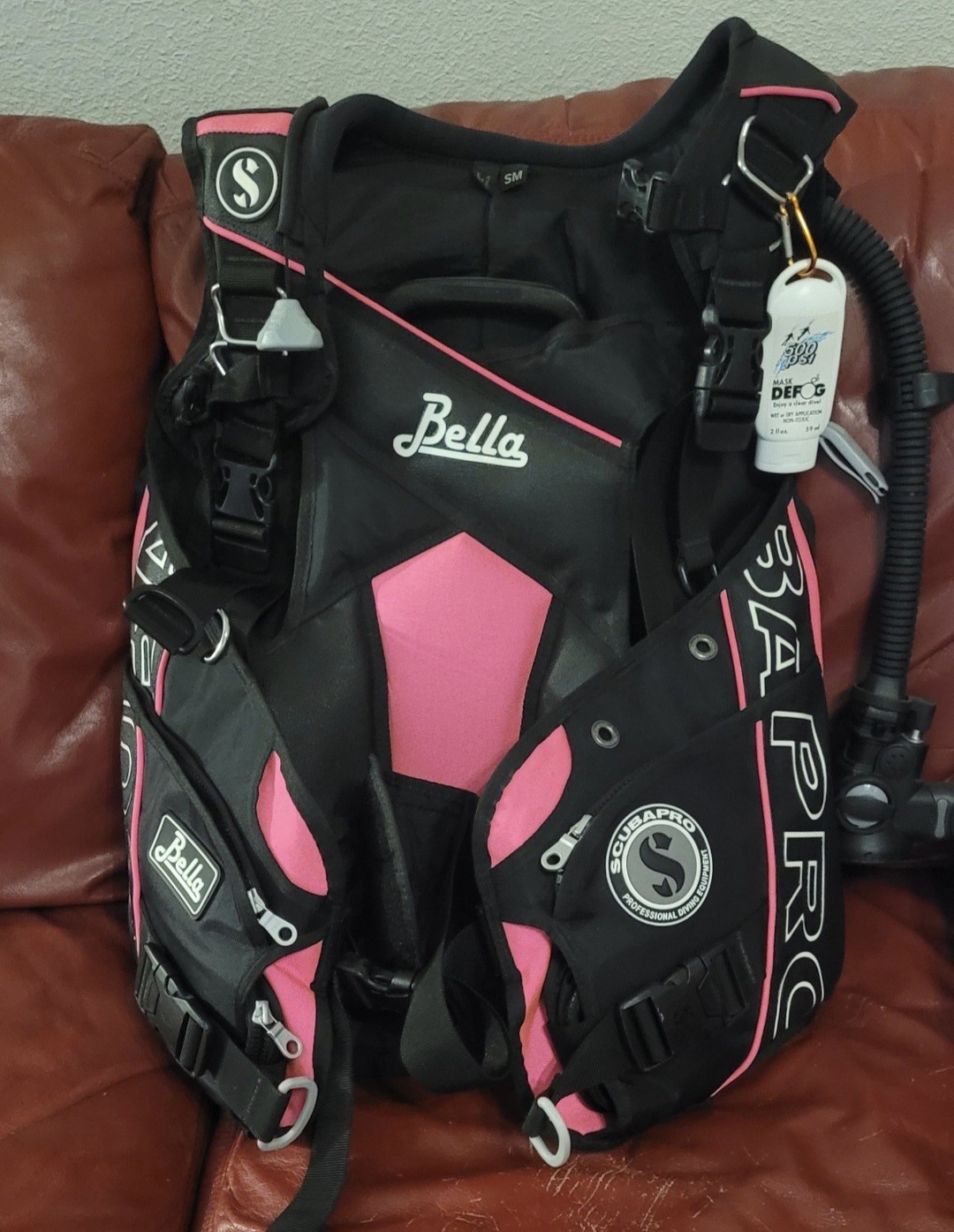 Scubapro Bella BCD Buoyancy Compensator, Air 2 Jacket Black/Pink w/ Inflator
