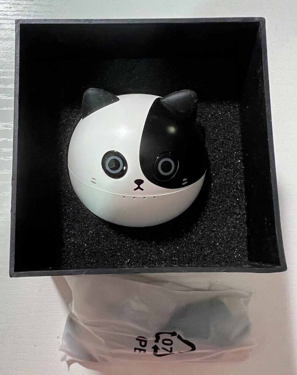 Amaface - Wireless Earbuds with Black & White CAT CASE - NEW