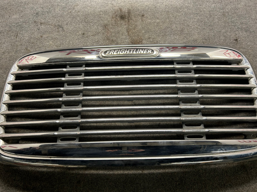 FREIGHTLINER 17-13591 GRILLE