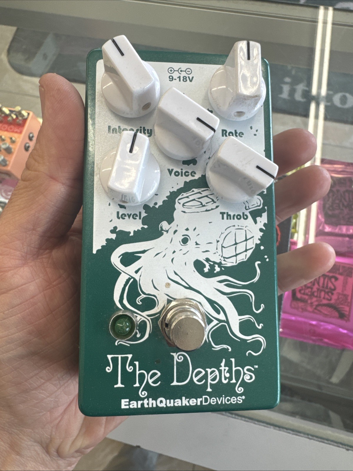 Earthquaker Devices The Depths™ Version 2 Analog Optical Vibe Machine