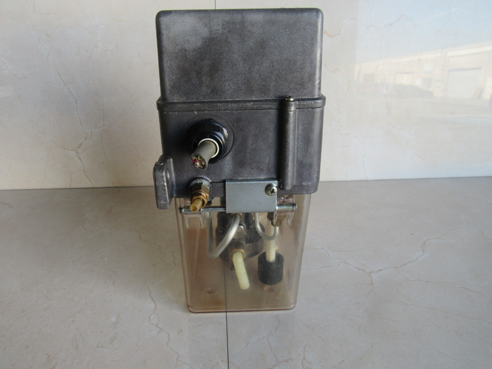 Showa LCB4-7613 AC-100v Lube Pump LCB47613 LCB-4-7613 Lot # 3482 Listed by Greg