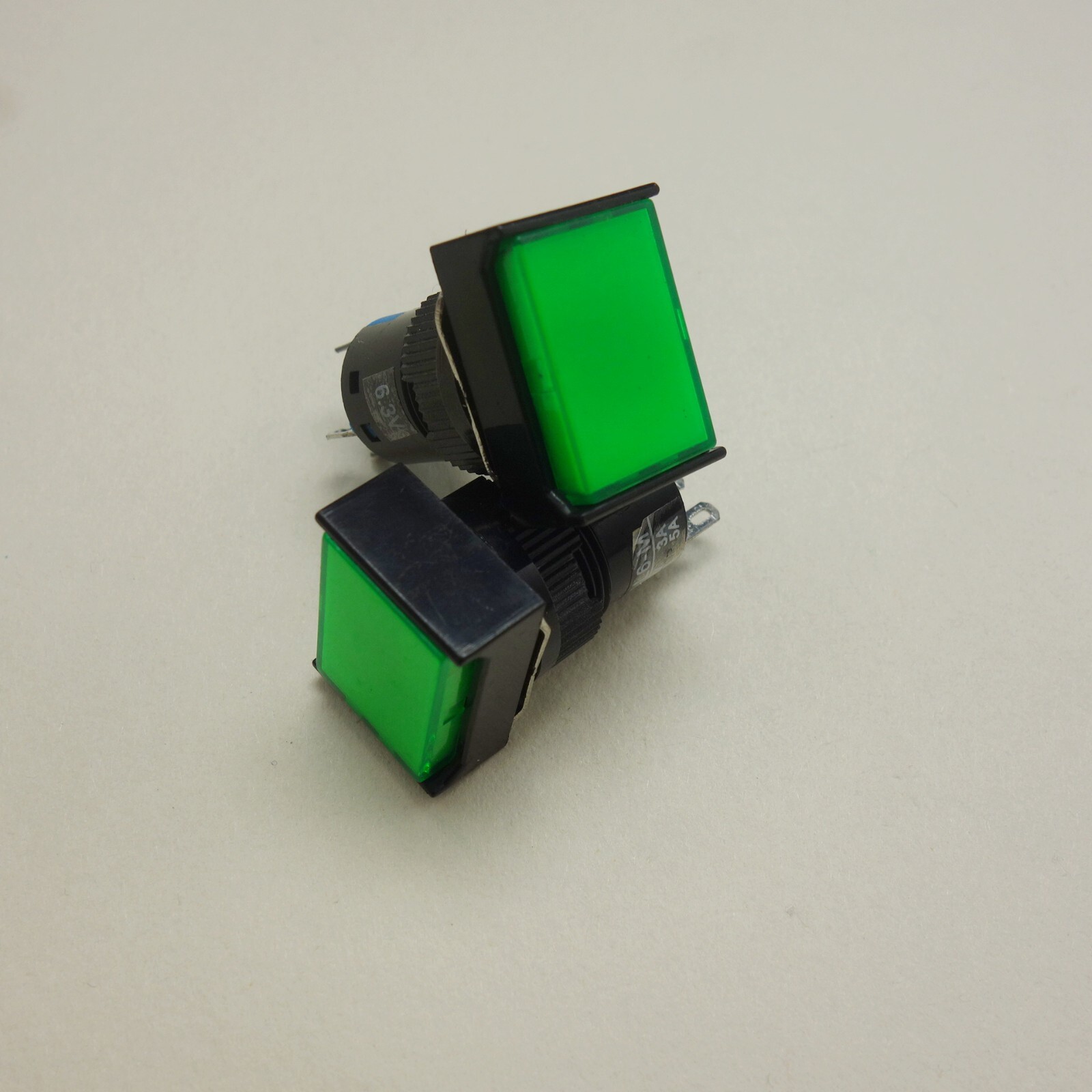 2PCS 16MM Retangular Green LED ILLUMINATED Momentary PUSH BUTTON 2NO/2NC 2POLES