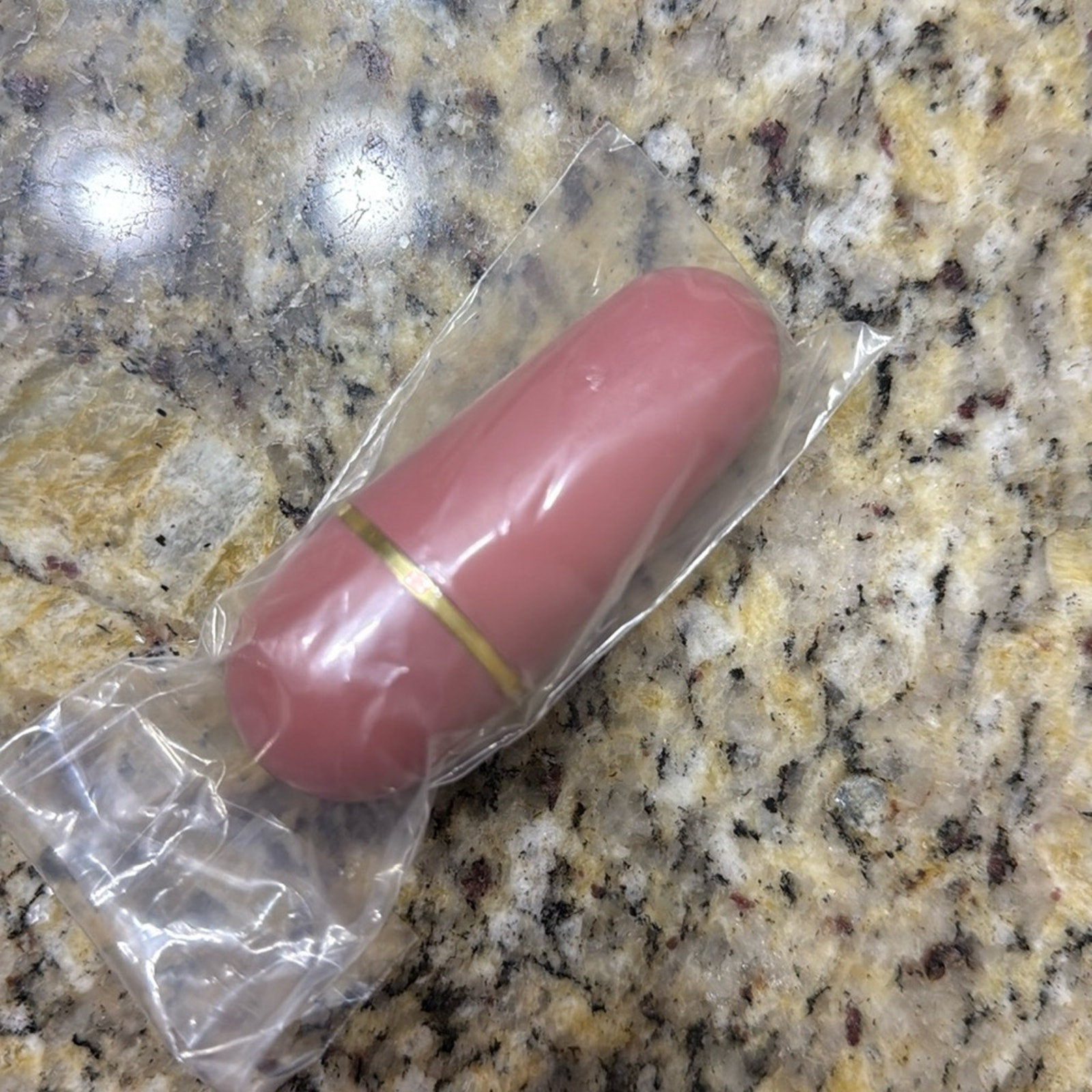 Volcanic rock oil absorbing roller pink