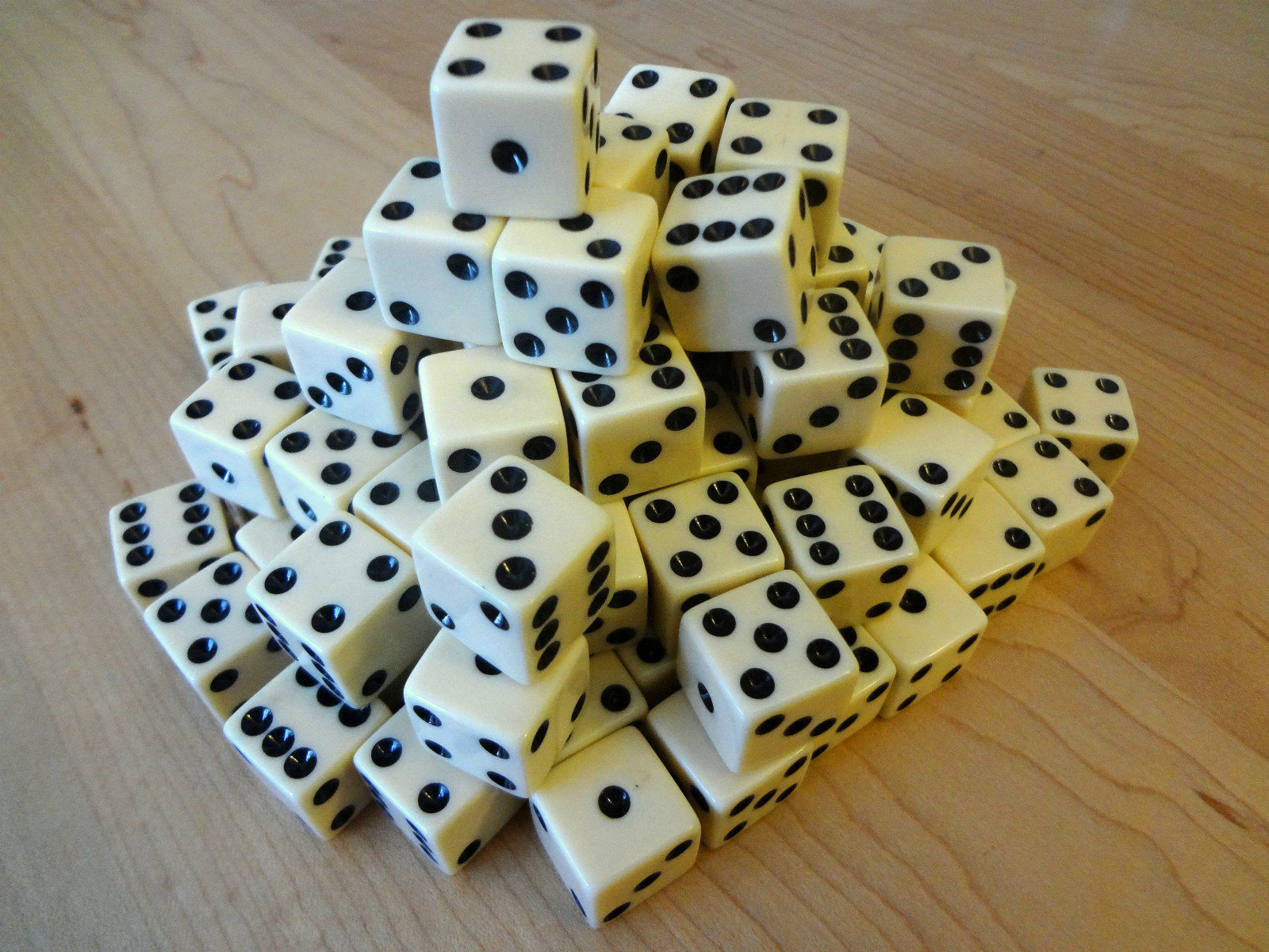Lot of 50 Ivory Colored Dice with Black Pips 16mm 16 mm D6 Square Gaming Casino
