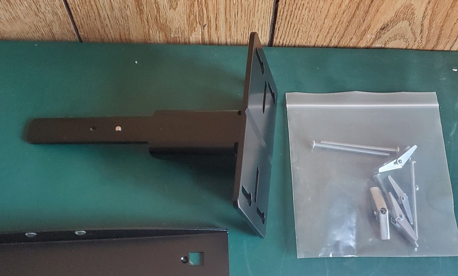 Polycom EagleEye Camera Mounting Bracket 2215-24143-001