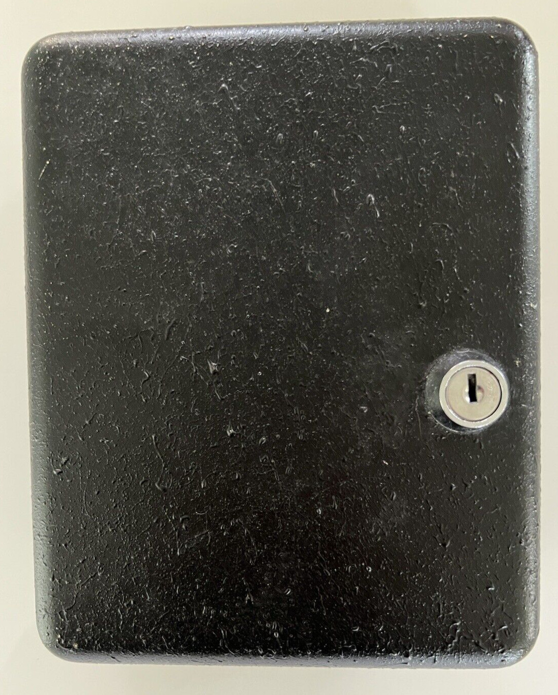 Brookstone 20 Slot Locking Key Organizer Black Attach To Wall Security Keys Incl