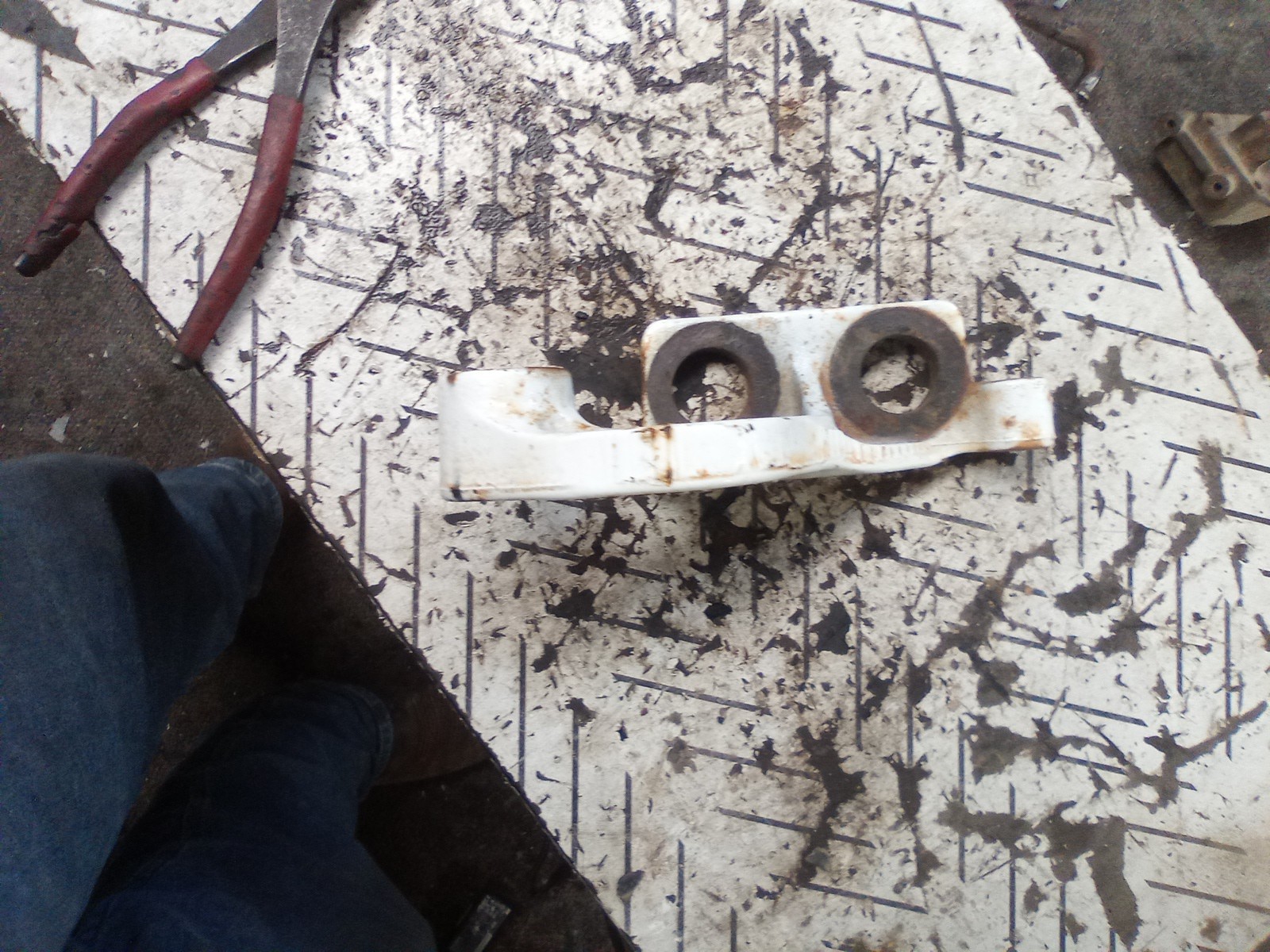 Peterbilt Lower Hood Hinge Pivot Bracket Left/Driver Side Cast Iron P/N L48-6034