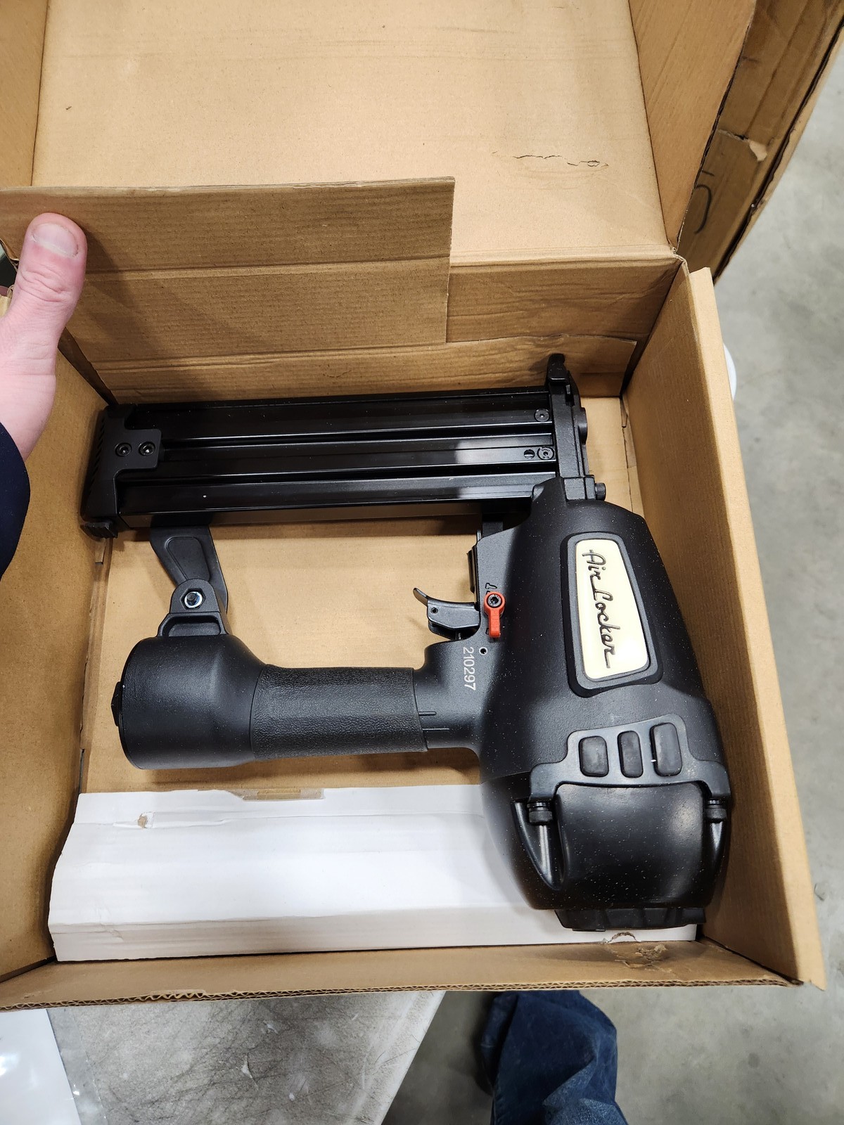 Clearance Air Locker CN64A3 5/8 Inch To 2-1/2 Inch Heavy Duty Concrete T Nailer