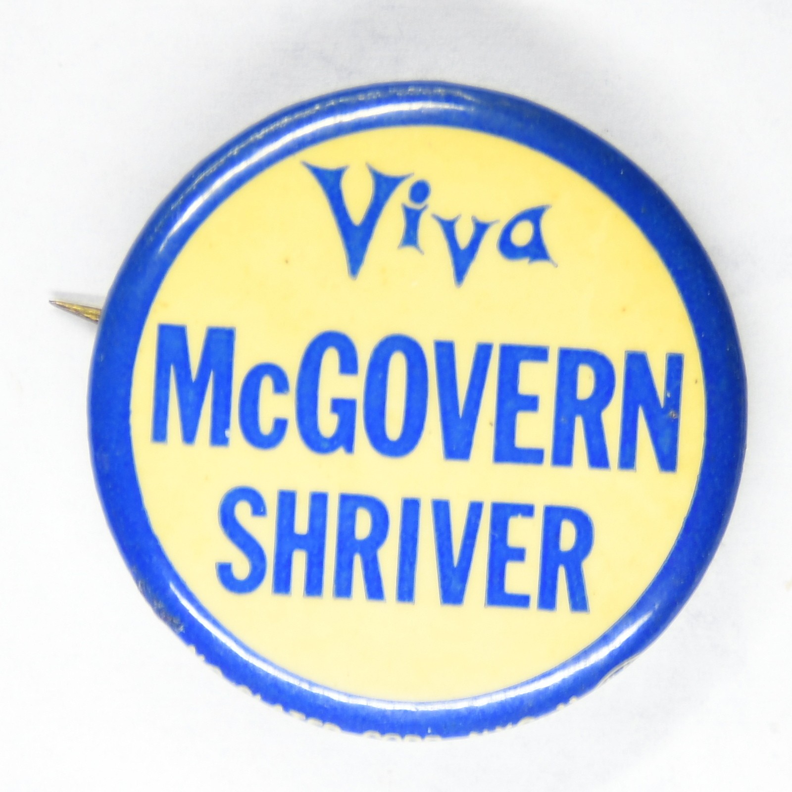 1972 Viva McGovern Shriver Presidential Campaign Pin Political Democrat 1.25in