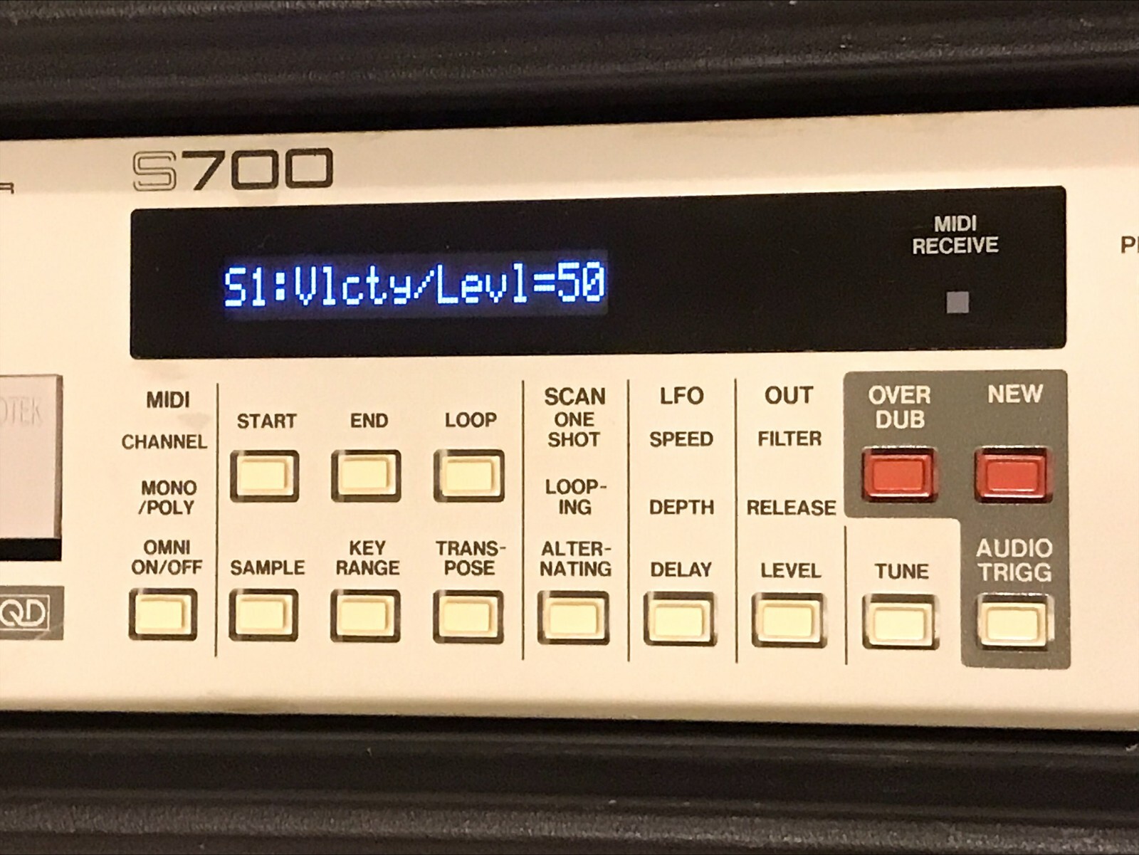 Akai S700 (Super Enhanced Black) LUX PMVA LED Display !