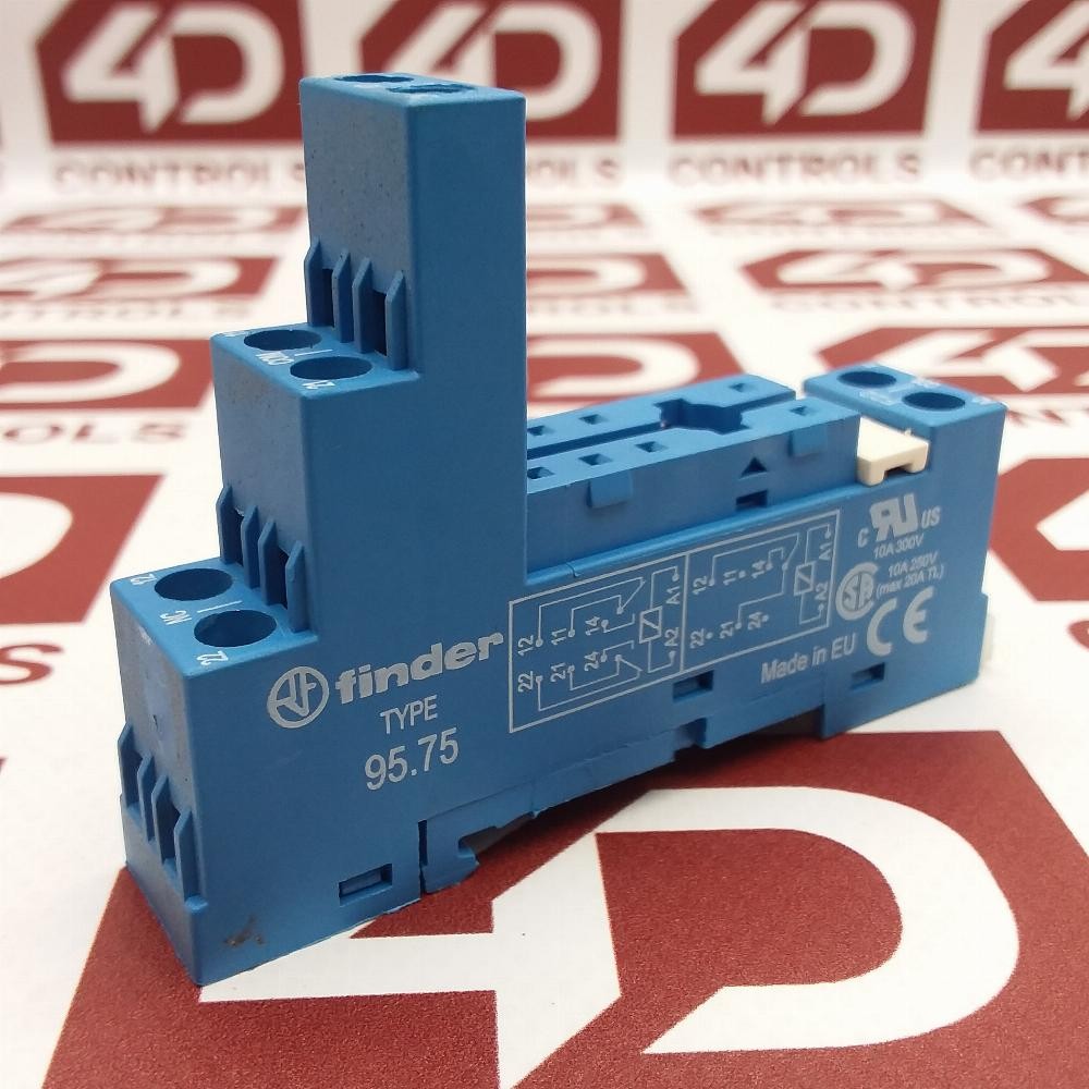 95.75 | Finder | Relay Socket, 250V, 5mm Pinning, DIN Rail, Used