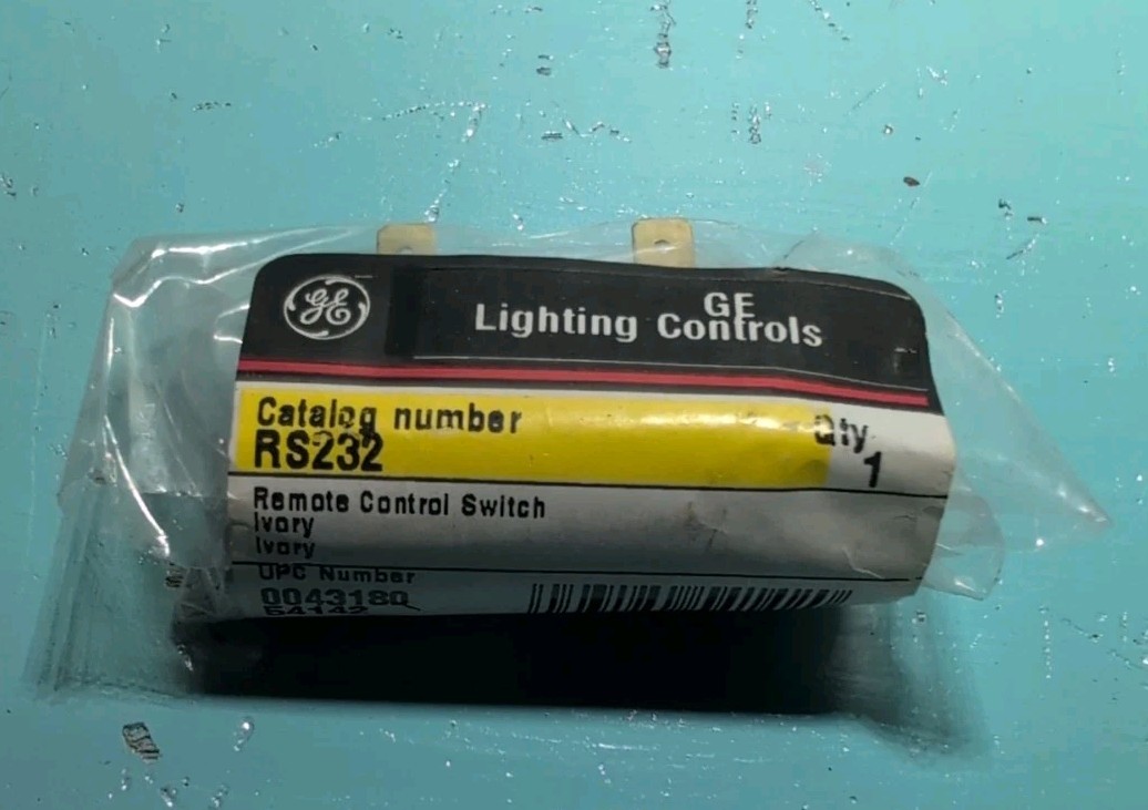 General Electric RS 2-32 RS232 Low Voltage Momentary Switch 3 A 24V DC Ivory