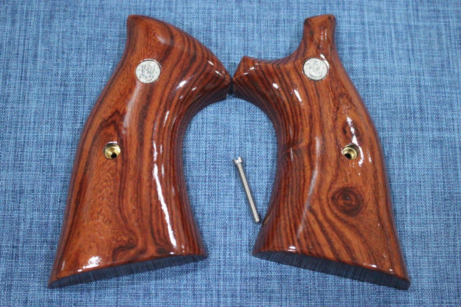 TARGET GRIPS FOR S&W K, L FRAME SQUARE BUTT MOD 686, 66 ROSE WOOD NICE GIFT # 12