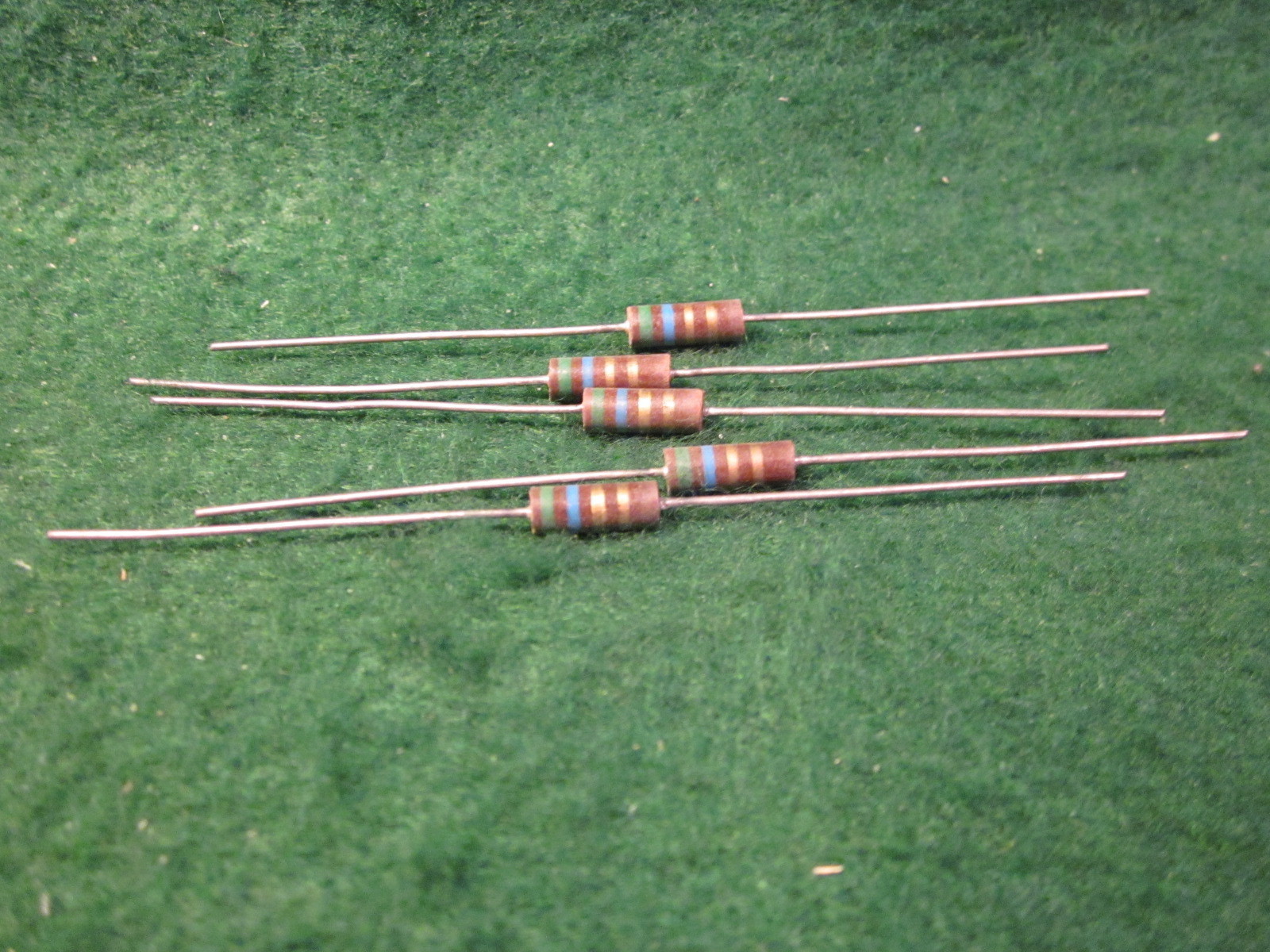 (1) 5 Pack Carbon Comp 5.6 OHM 1/2 Watt 5% Resistors NOS