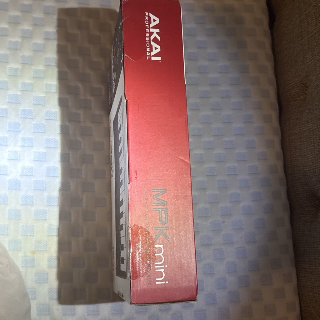 Akai Professional MPK mini 25-Key USB MIDI Keyboard Controller, Pads, Pedal