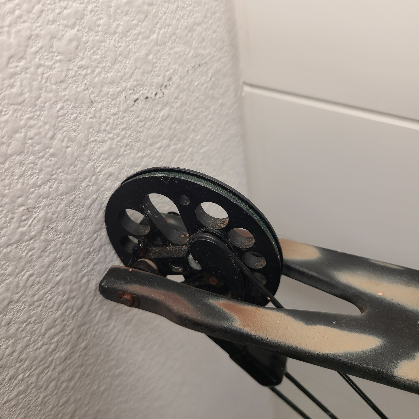 Vintage Bear First Strike XL Archery Compound Bow Camo