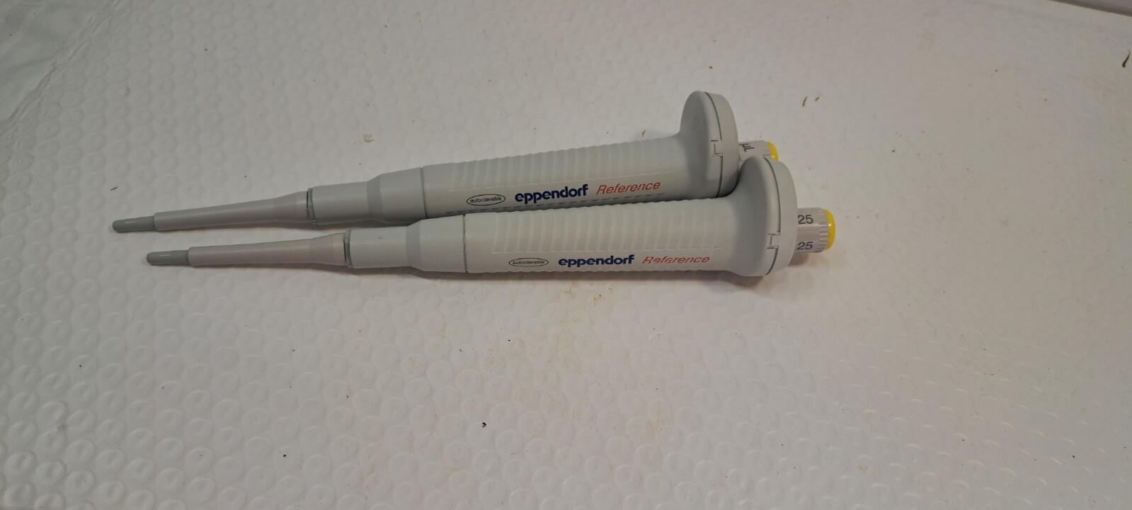 lot of 2 Eppendorf Reference 25 µL Single Channel Pipette