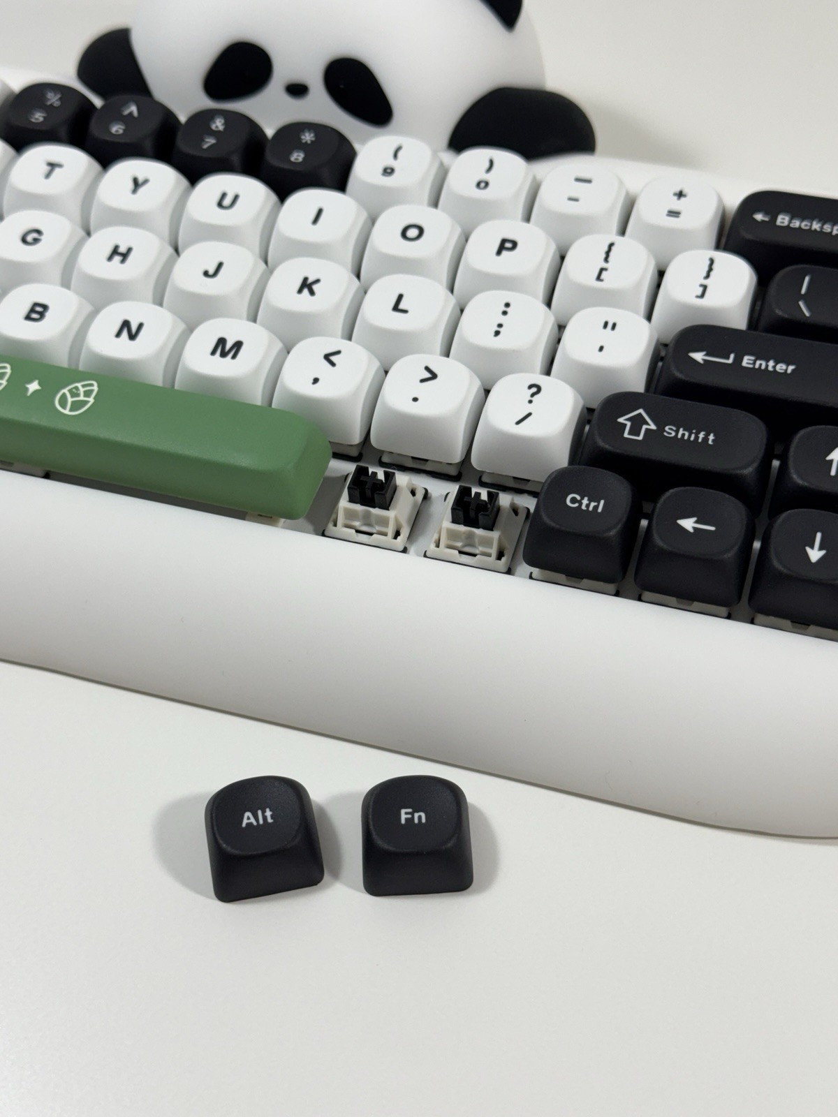 YUNZII Mechanical Keyboard Wireless RGB Backlit White Black Green QWERTY Layout