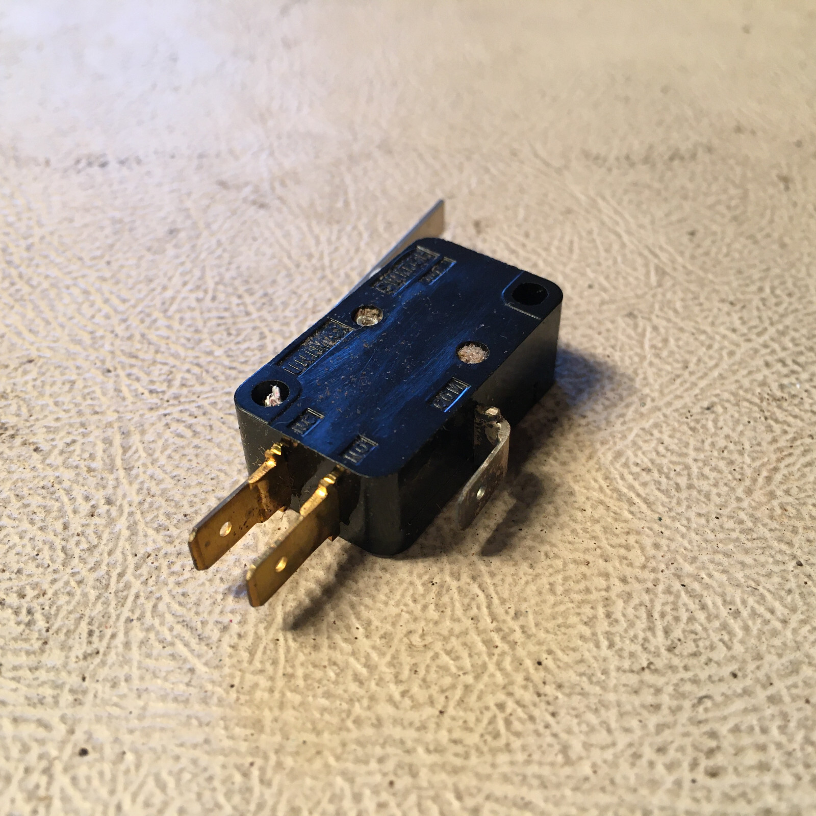 Unimax 2TMT15-4 Microswitch, NOS