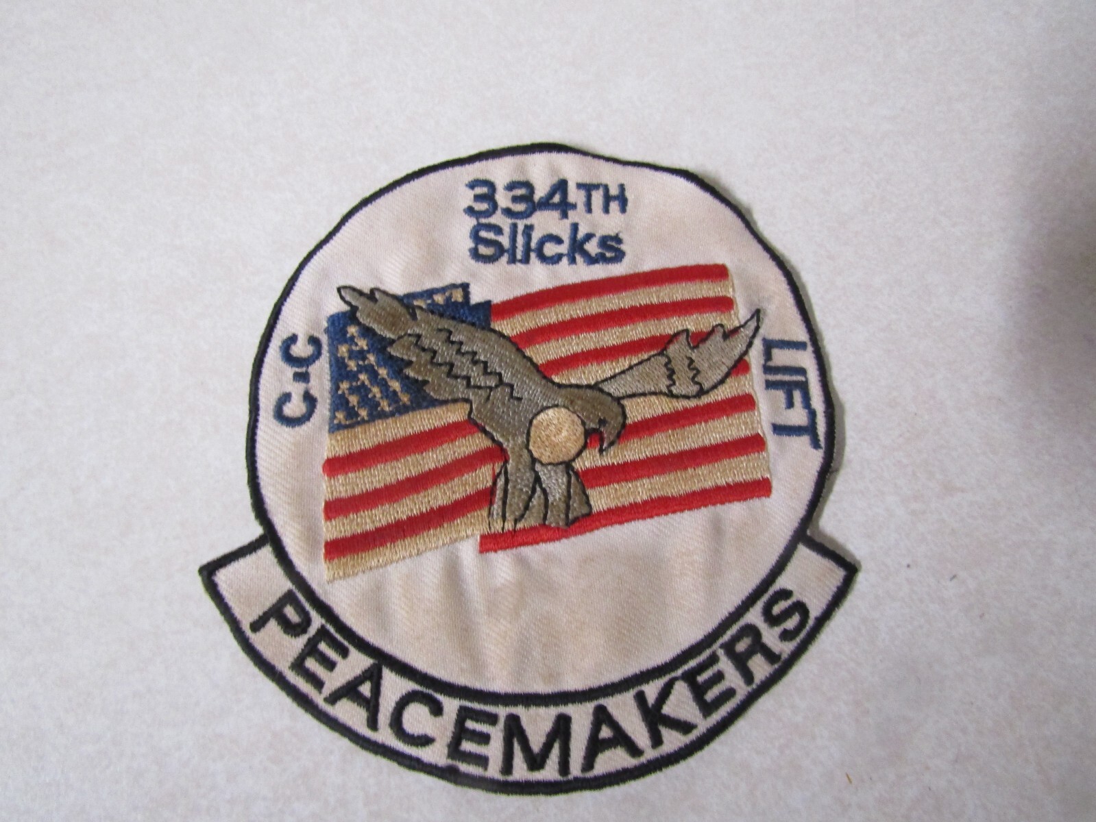 MILITARY PATCH VIETNAM ERA OLDER SEW ON 334TH SLICKS PEACEMAKERS C.C LIFT