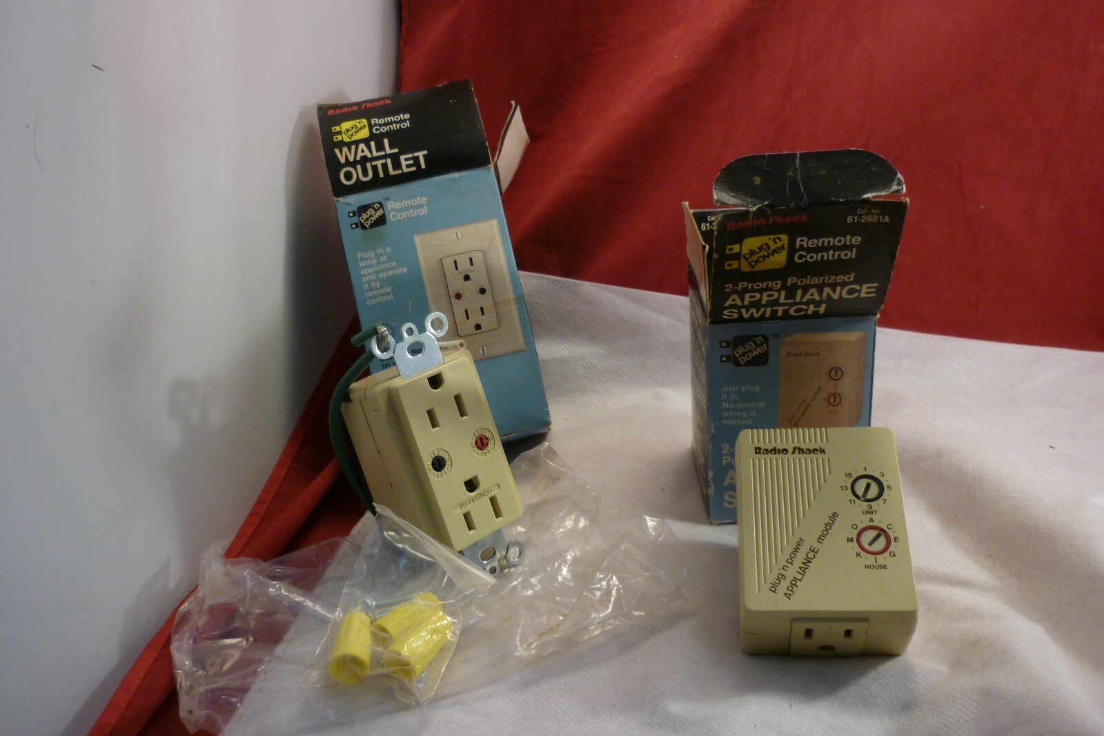 WALL OUTLET & APPLIANCE SWITCH RADIO SHACK OLD STOCK