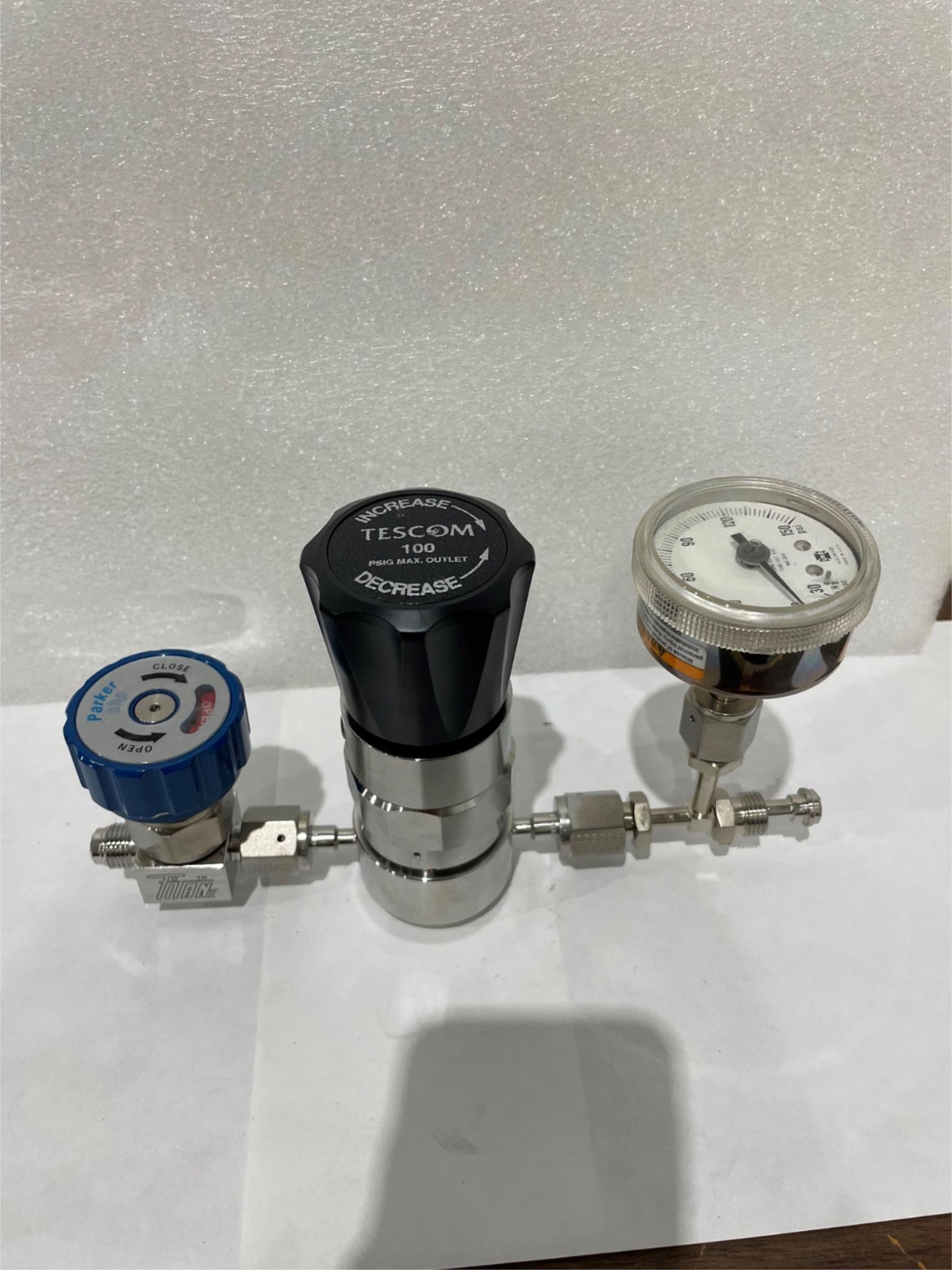 Tescom, JA082239A, Gas Regulator Assy w/ Gauge and Valve, Used