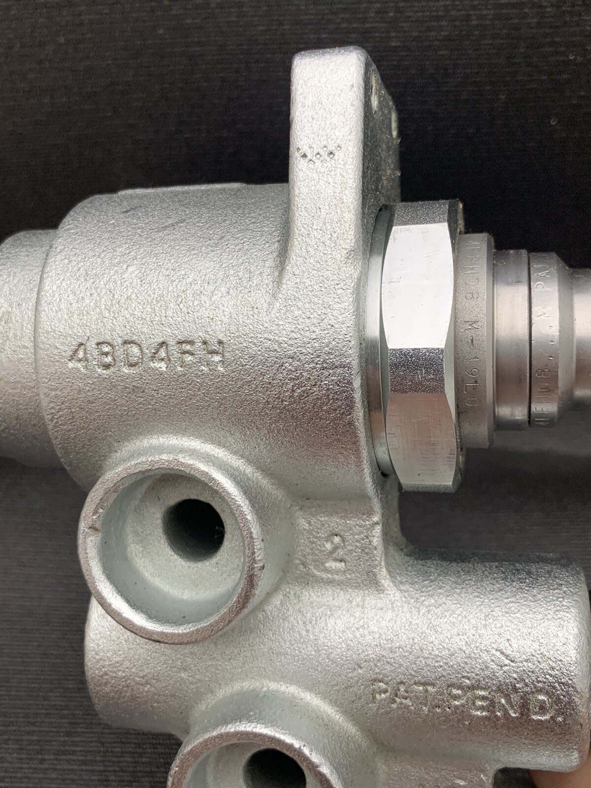 Case # 47447054 / 84259689 Faster 4BD4FH Hydraulic flat face Control Valve