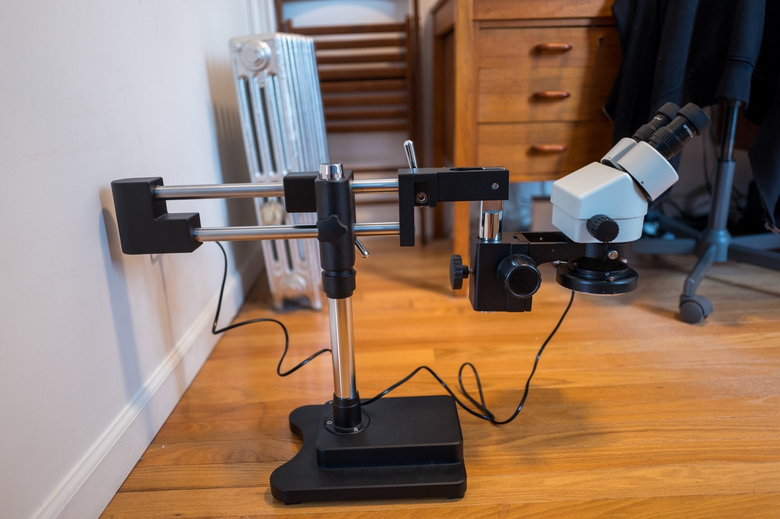 AmScope 3.5X-90X Circuit Board Assembly Boom Stand Stereo Microscope + Fluoresce
