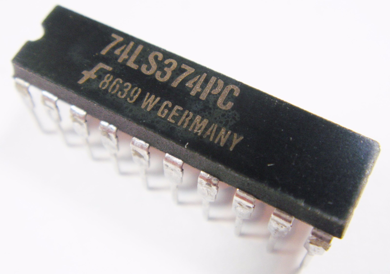 SN 74LS374 8x D-buffer #DP11#DW32#9-4d