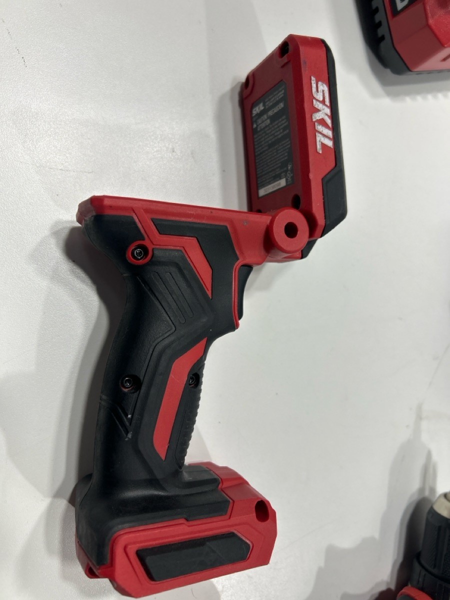 SKIL 12V 5PC. DRILL/FLASHLIGHT/MULTITOOL (P13012374)