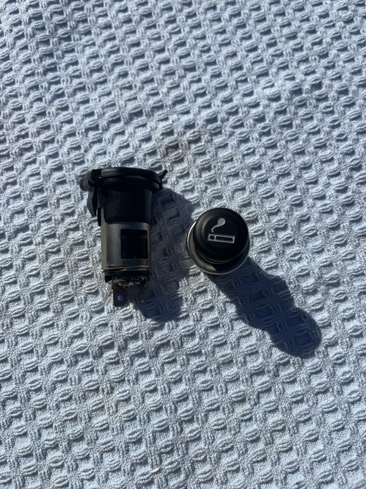 1998-2005 Lexus GS300 GS400 GS430 Cigarette lighter plug Center Console Armrest