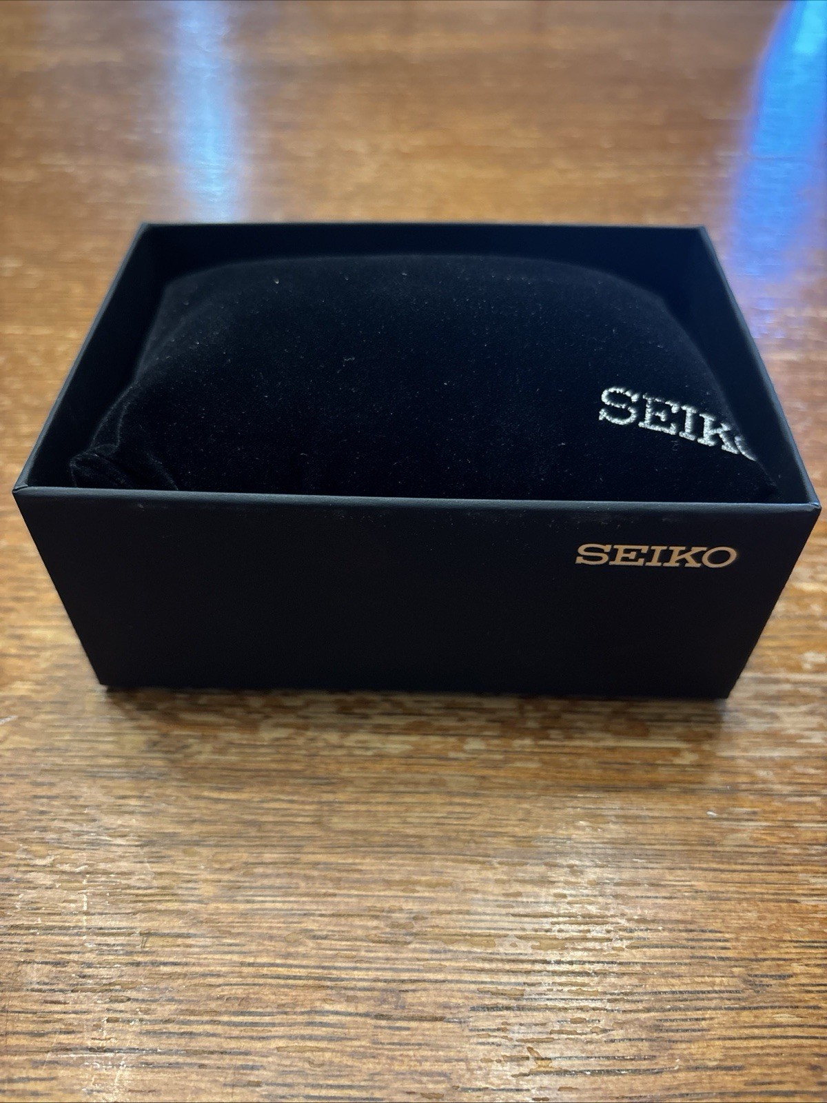 RETAIL Only Seiko Watch pillow/display Gift Seiko Black Gold! Wristwatch